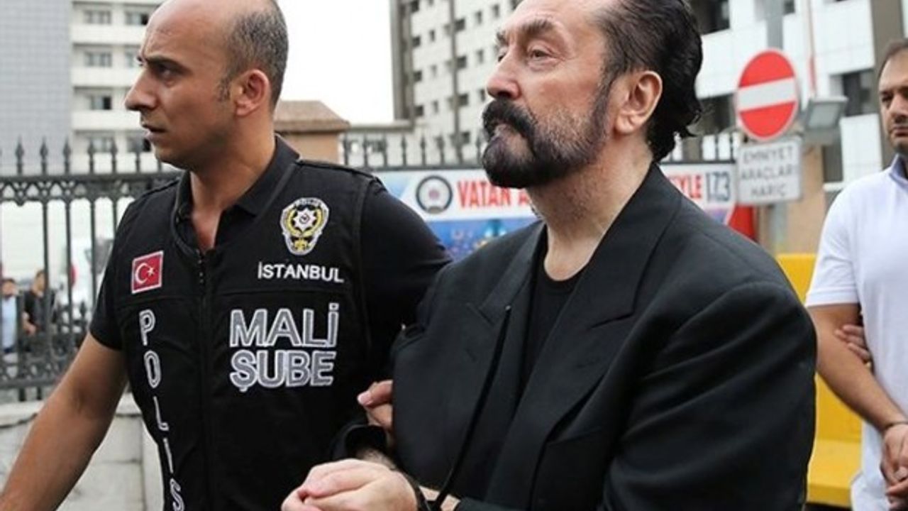 Adnan Oktar'ın gözü şimdi de 'genç ve güzel avukat'larda