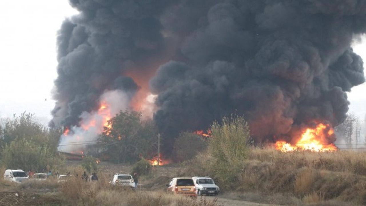 Denizli'de fabrikada büyük yangın! Çok sayıda ekip sevk edildi