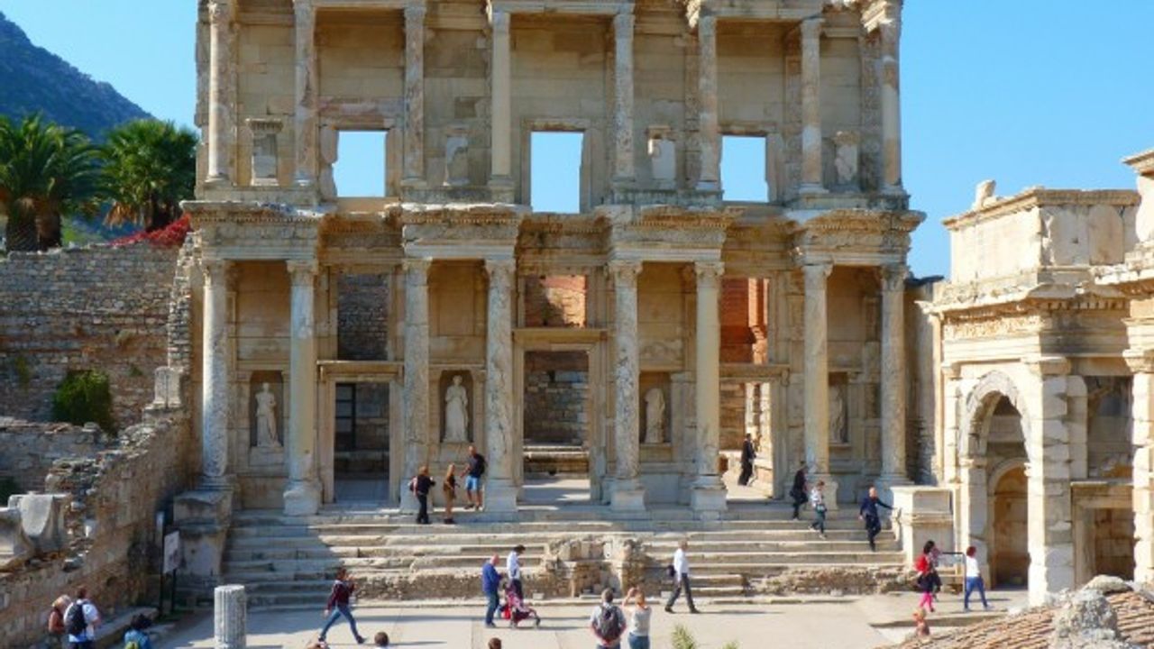 Efes Antik Kenti’ne akın… 10 ayda 1 milyon 650 bin ziyaretçi