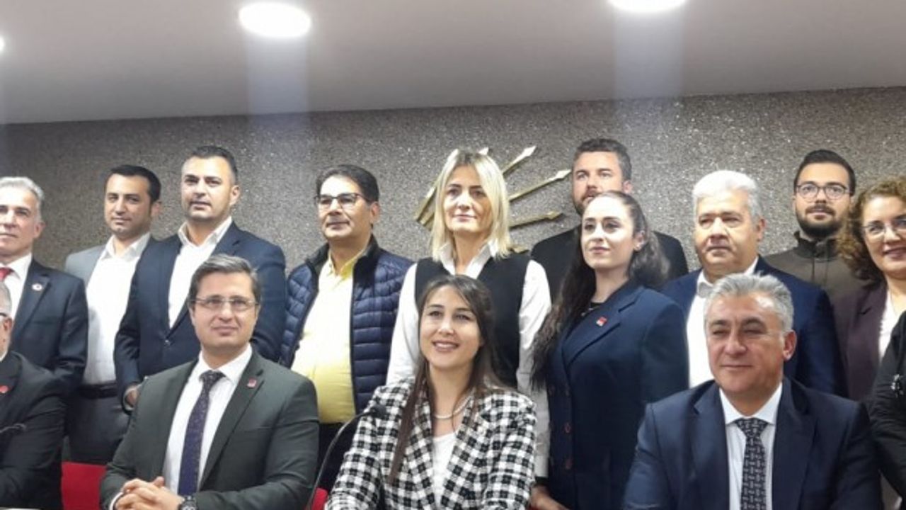 CHP İzmir’de ilk istifa: Alçay adaylık için yola çıktı!