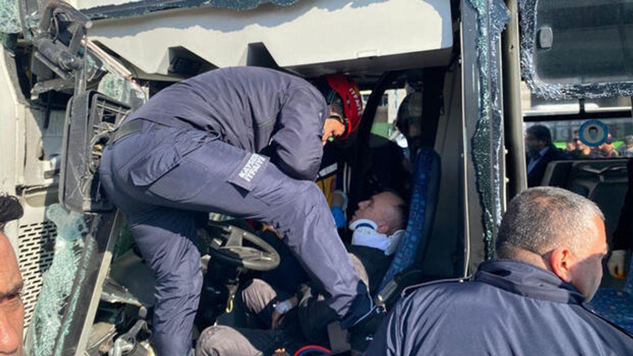Kayseri'de halk otobüsleri çarpıştı: Çok sayıda yaralı var