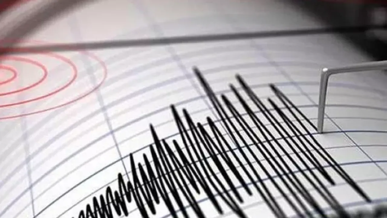 Ege Denizi’nde korkutan deprem… İzmir’de de hissedildi  