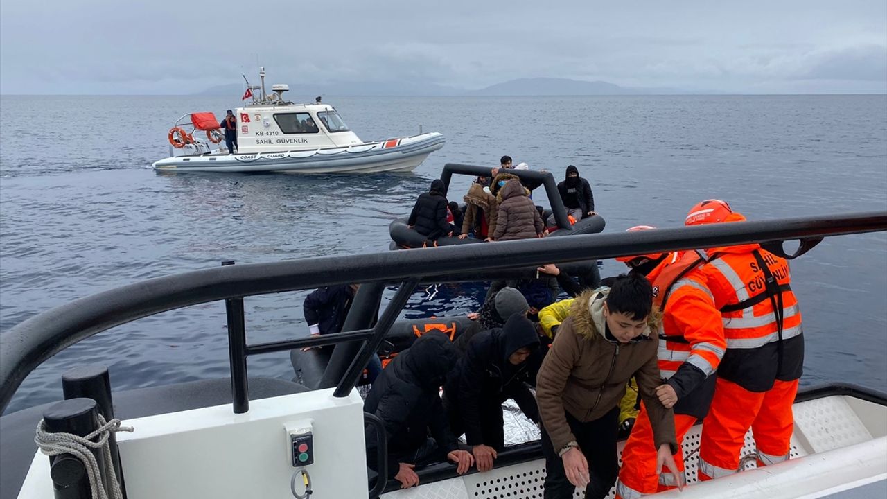 İzmir açıklarında 36 düzensiz göçmen kurtarıldı