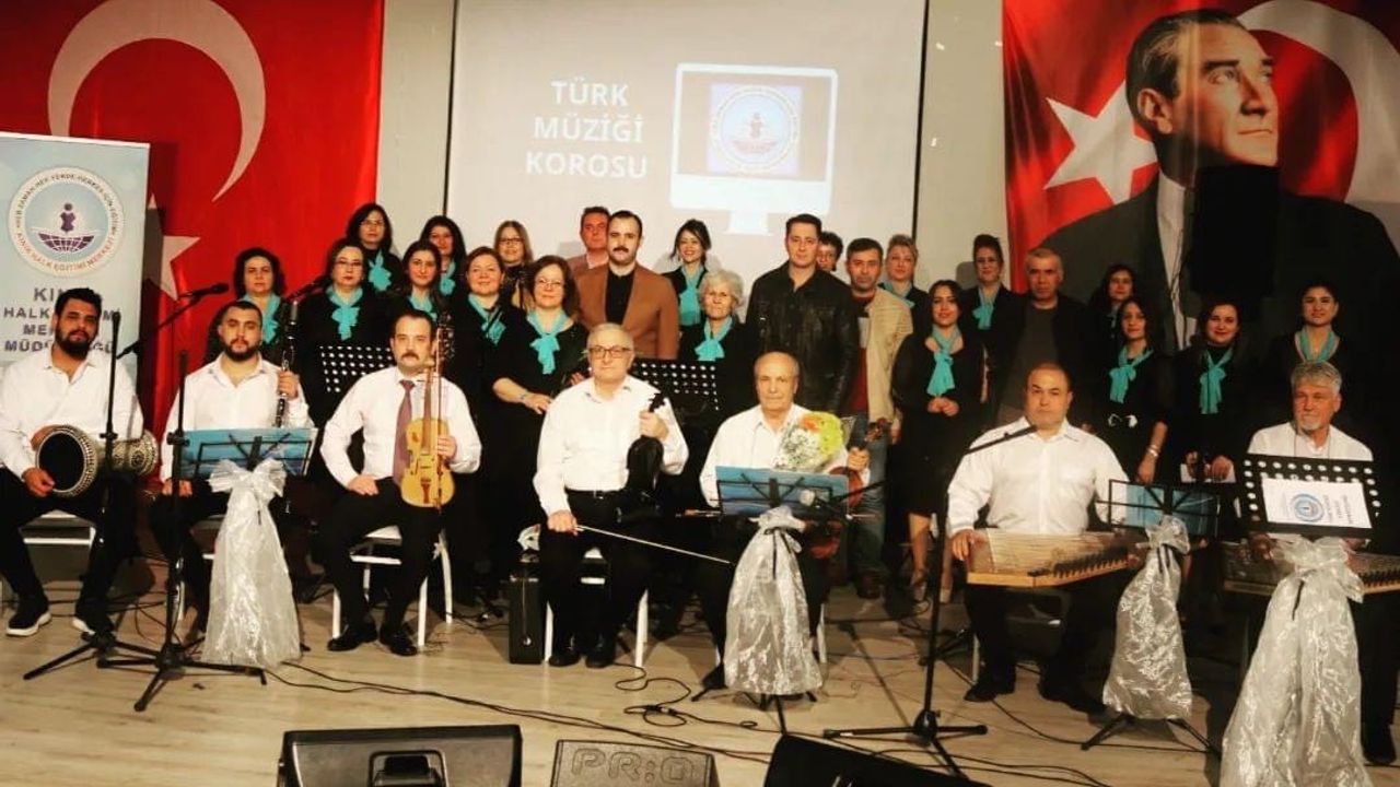 Kınık’ta Türk Müziği Korosu'nun konserine büyük ilgi!