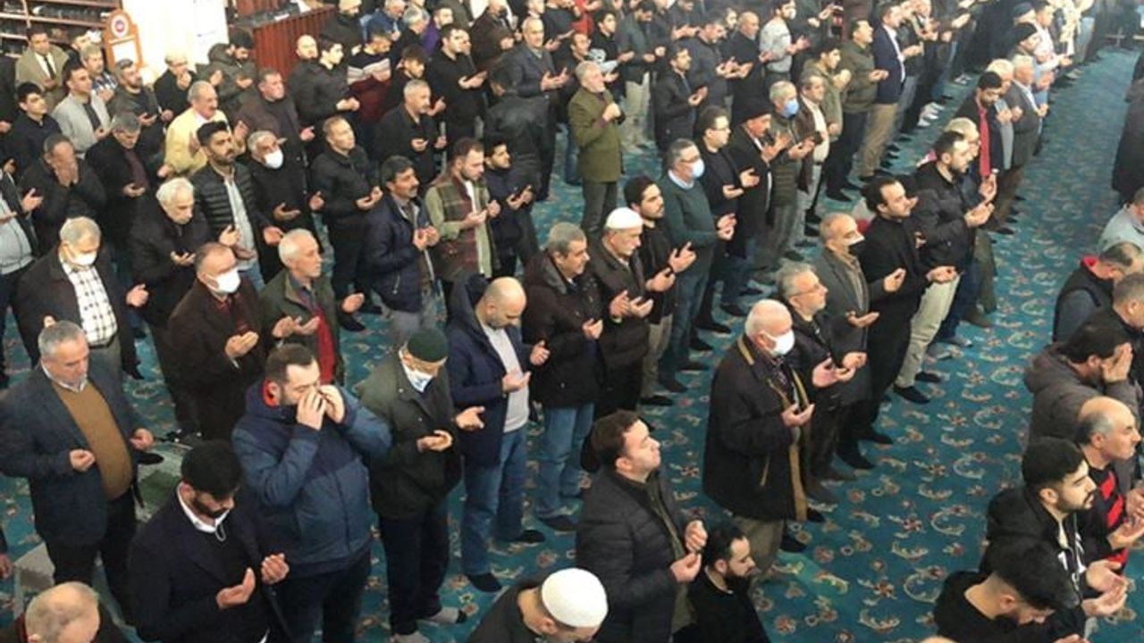 İstanbul'da camilerde 'yağmur duası' edildi