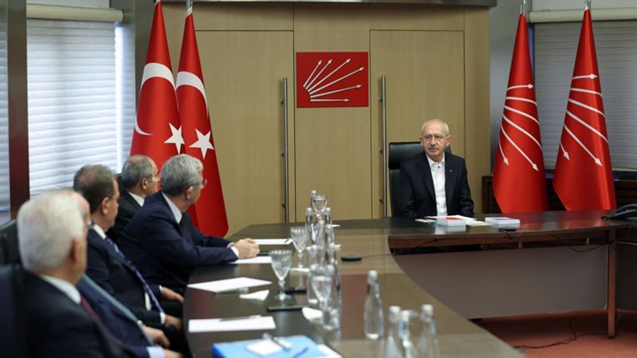 Kılıçdaroğlu, büyükşehir belediye başkanları ile bir araya geldi