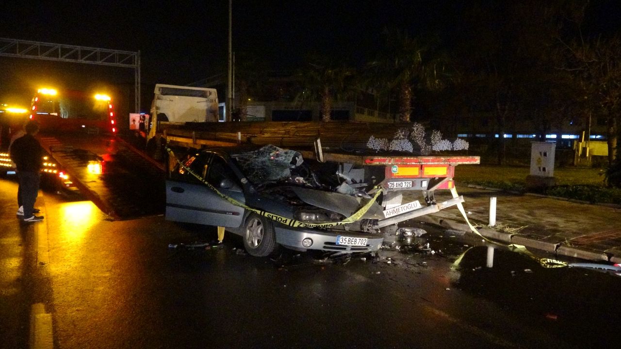 İzmir'de korkunç kaza! Park halindeki TIR'a çarparak can verdi