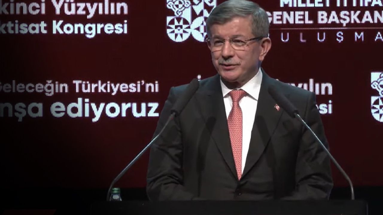 Gelecek Partisi lideri Davutoğlu: Hattı siyaset yok sathı siyaset var