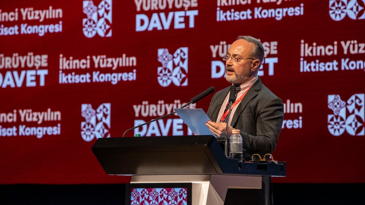 Doç. Dr. Erol Köroğlu: Daha farklı bir Türkiye için eleştirel okurlar yetiştirmeyi başarmalıyız