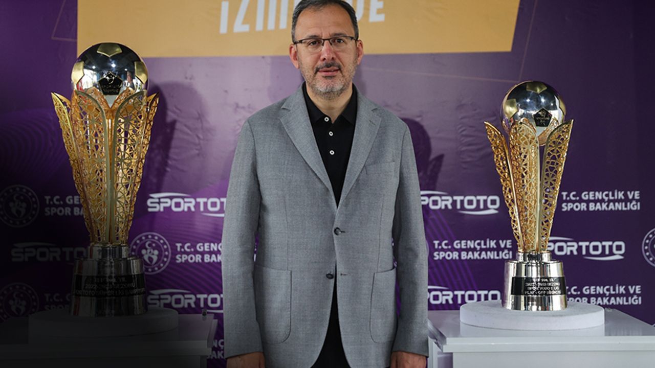 Bakan Kasapoğlu Süper Lig ve 1. Lig şampiyonluk kupalarını tanıttı