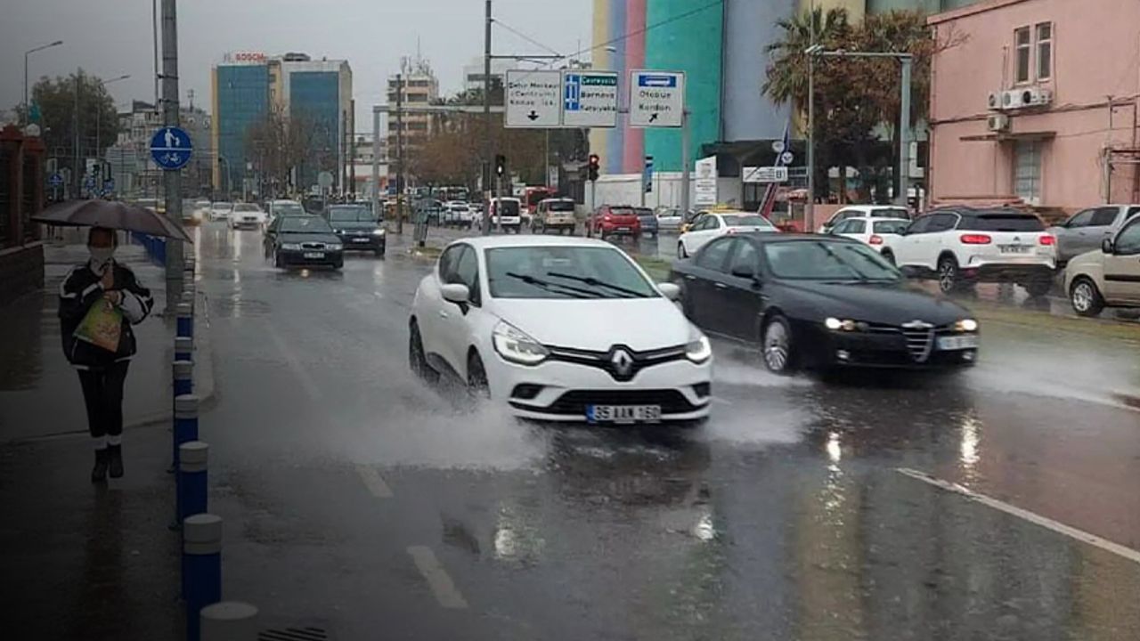 Meteoroloji uyardı... İzmir'e kuvvetli sağanak geliyor