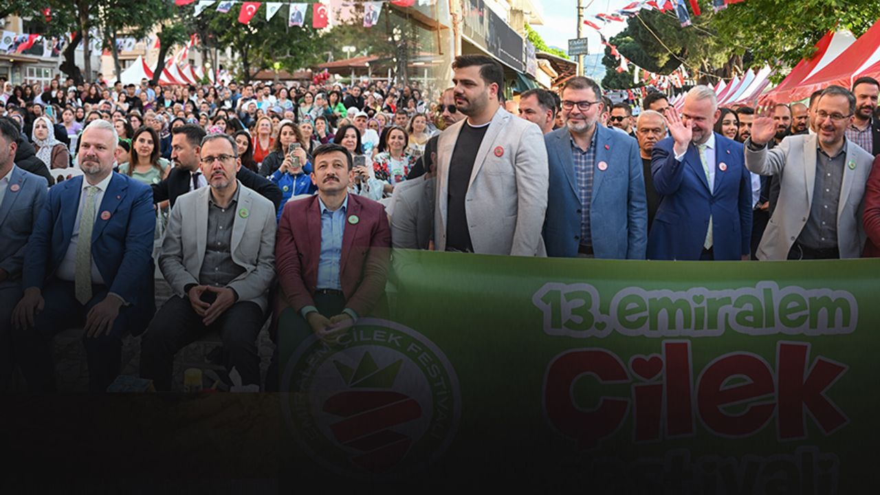 Bakan Kasapoğlu Emiralem Çilek Festivali'ne katıldı... "14 Mayıs'ta güçlü bir mesaj verdiniz"