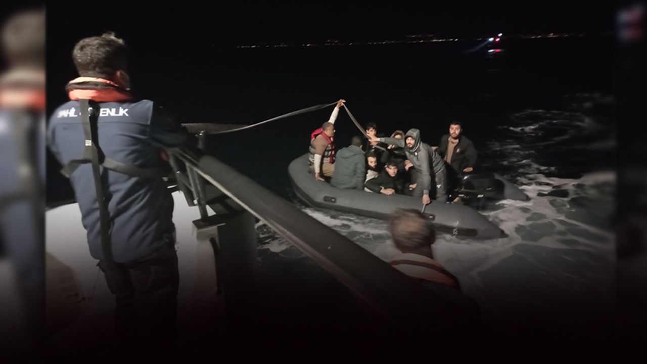Lastik botla yurt dışına kaçmak istediler... İzmir'de 10 düzensiz göçmen yakalandı