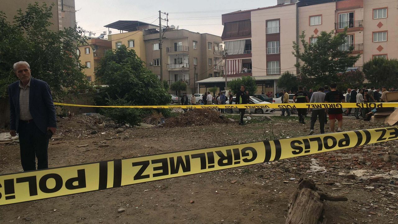 Husumetli iki aile arasında taşlı, sopalı ve silahlı kavga: 1’i polis 8 yaralı