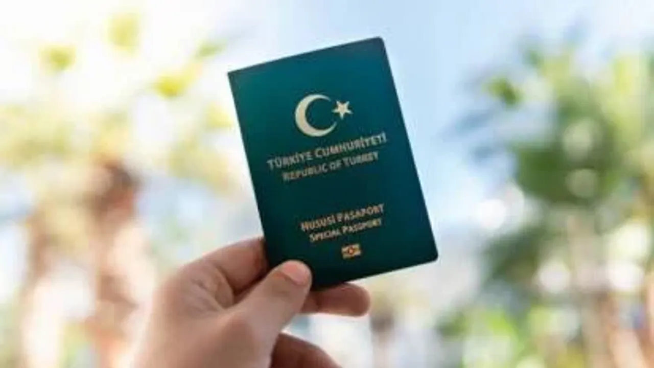 Gazetecilere yeşil pasaport hakkı geliyor