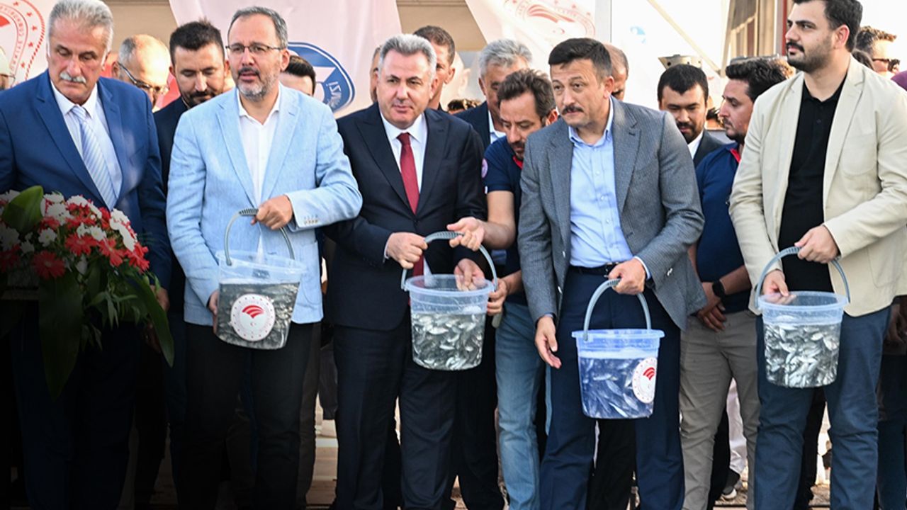 İzmir’de av sezonu törenle başladı... Balıkçılar 'Vira Bismillah' dedi