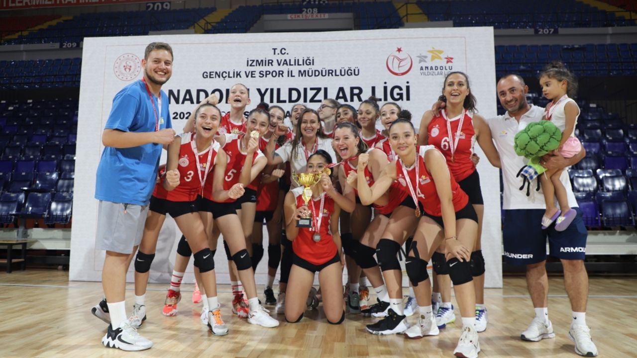 İzmirli sporcular ANALİG'den 14 kupa, 148 madalya topladı