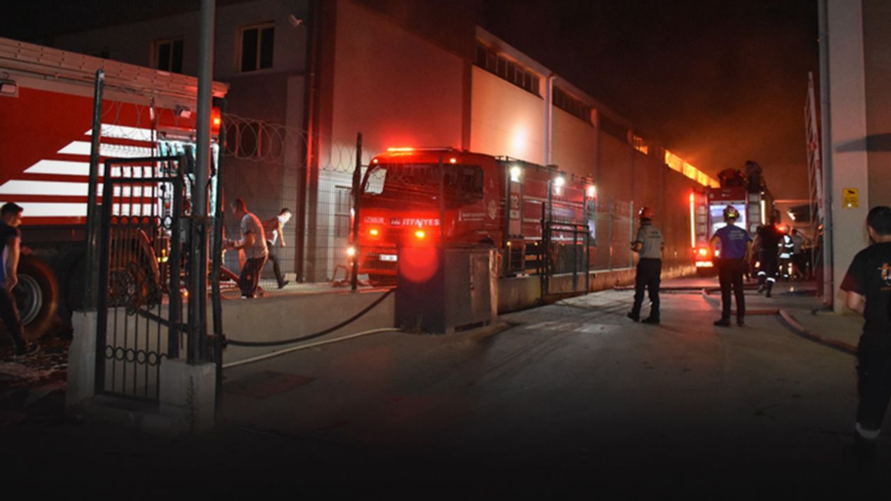 İzmir'de makaron fabrikasında çıkan yangın söndürüldü