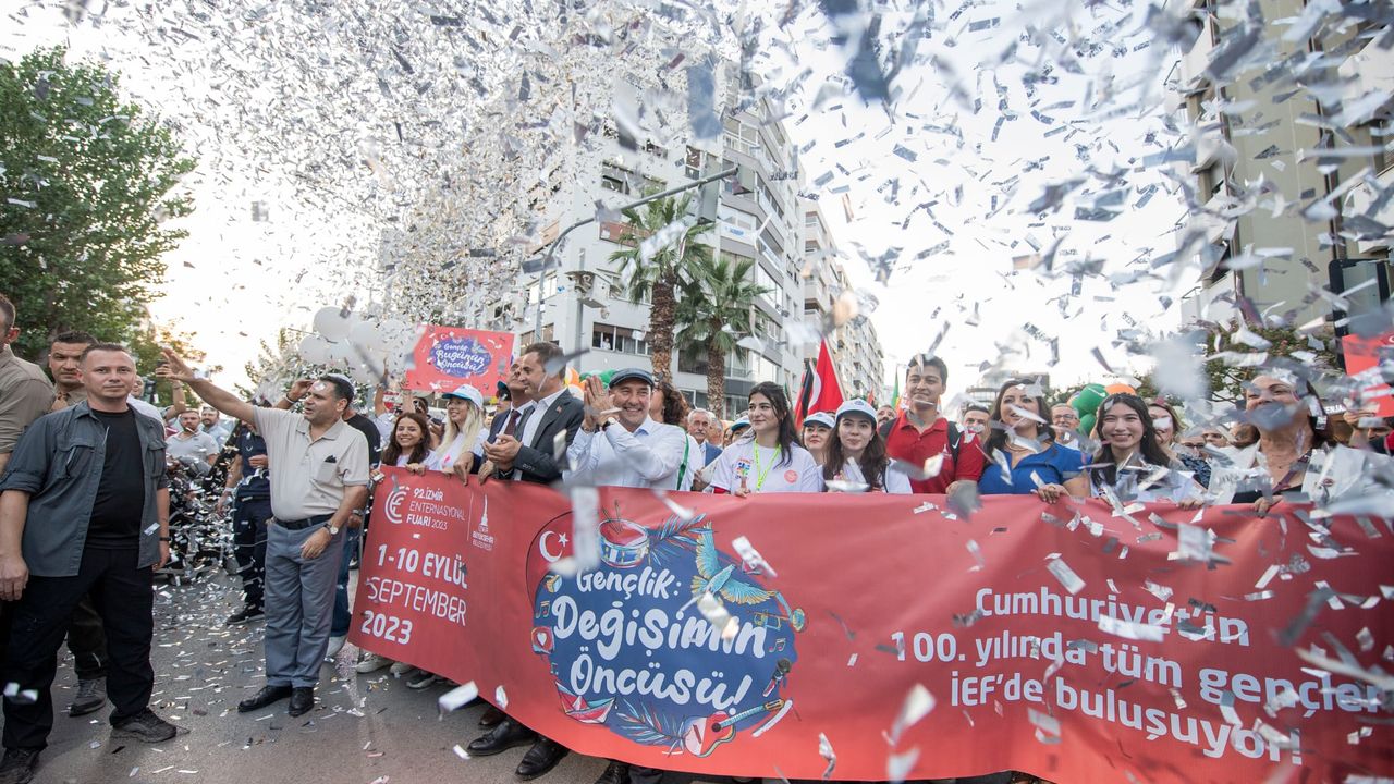 92. İzmir Enternasyonal Fuarı dünya gençlerinin enerjisiyle başladı