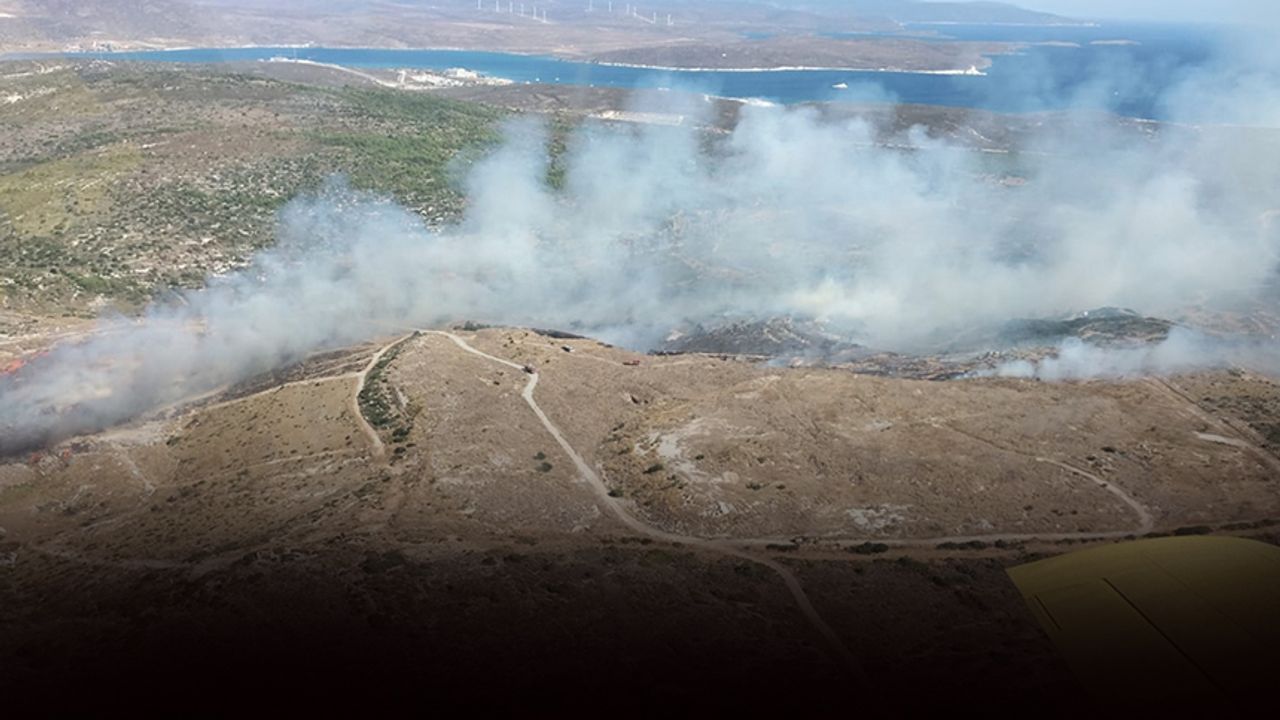 İzmir'in turizm cennetinde yangın... Çöplükten otluk alana sıçradı