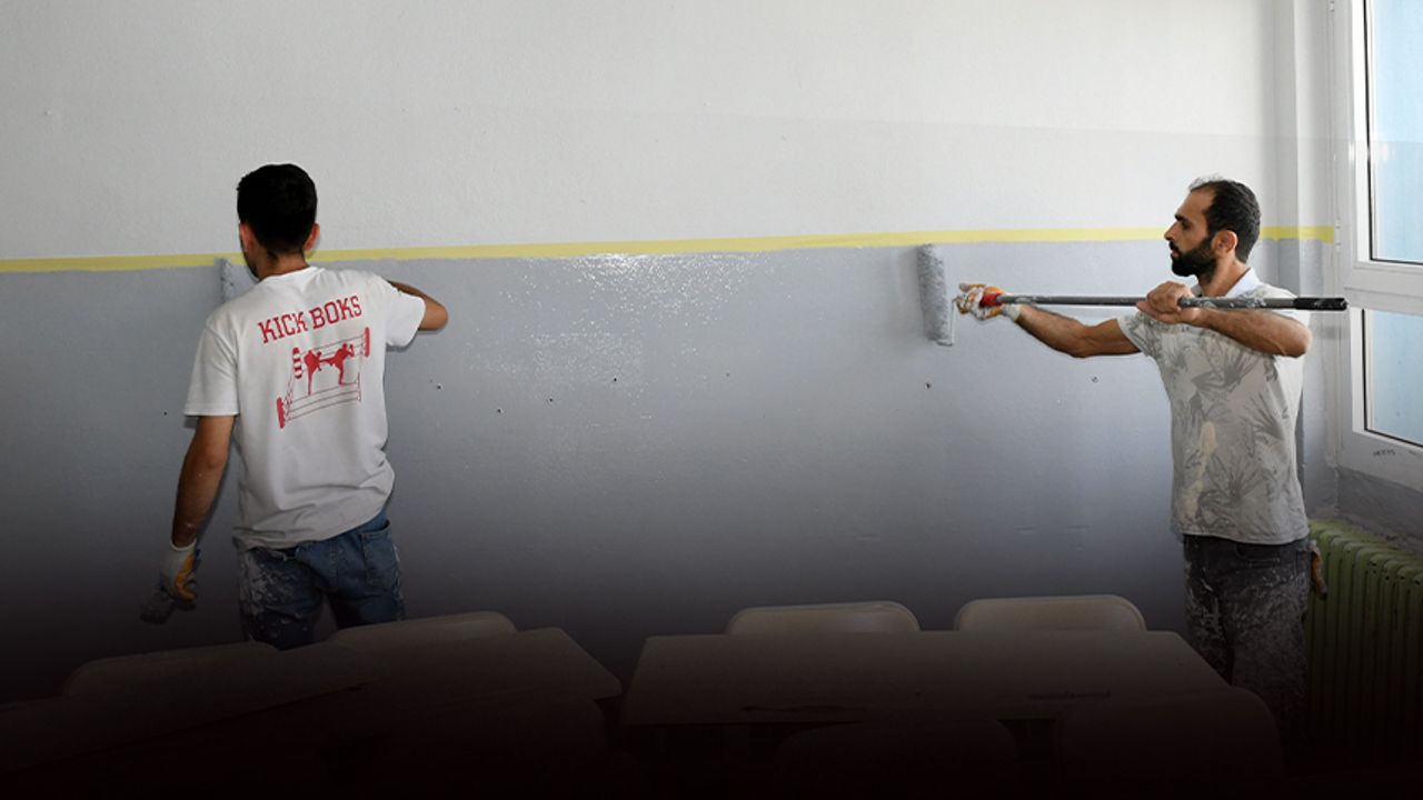 Karabağlar'da okullar yeni döneme hazırlanıyor
