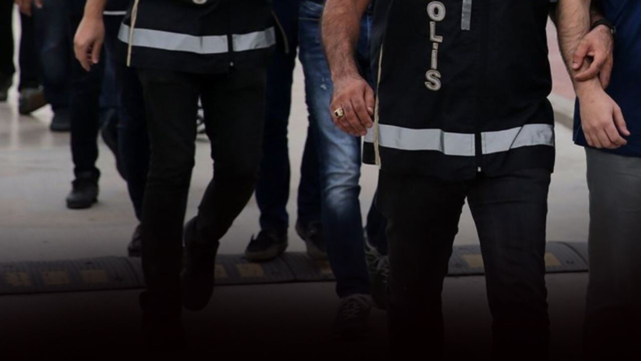 İzmir merkezli FETÖ operasyonu... 8 zanlı tutuklandı