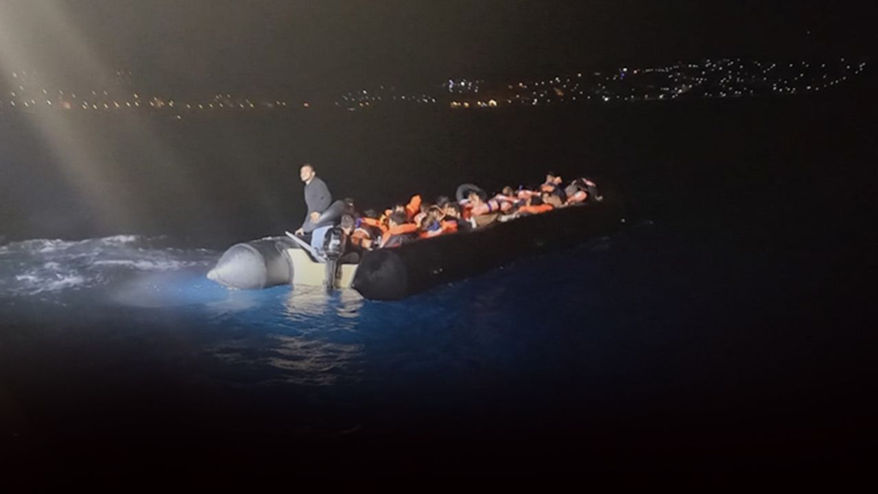 İzmir açıklarında 166 düzensiz göçmen yakalandı