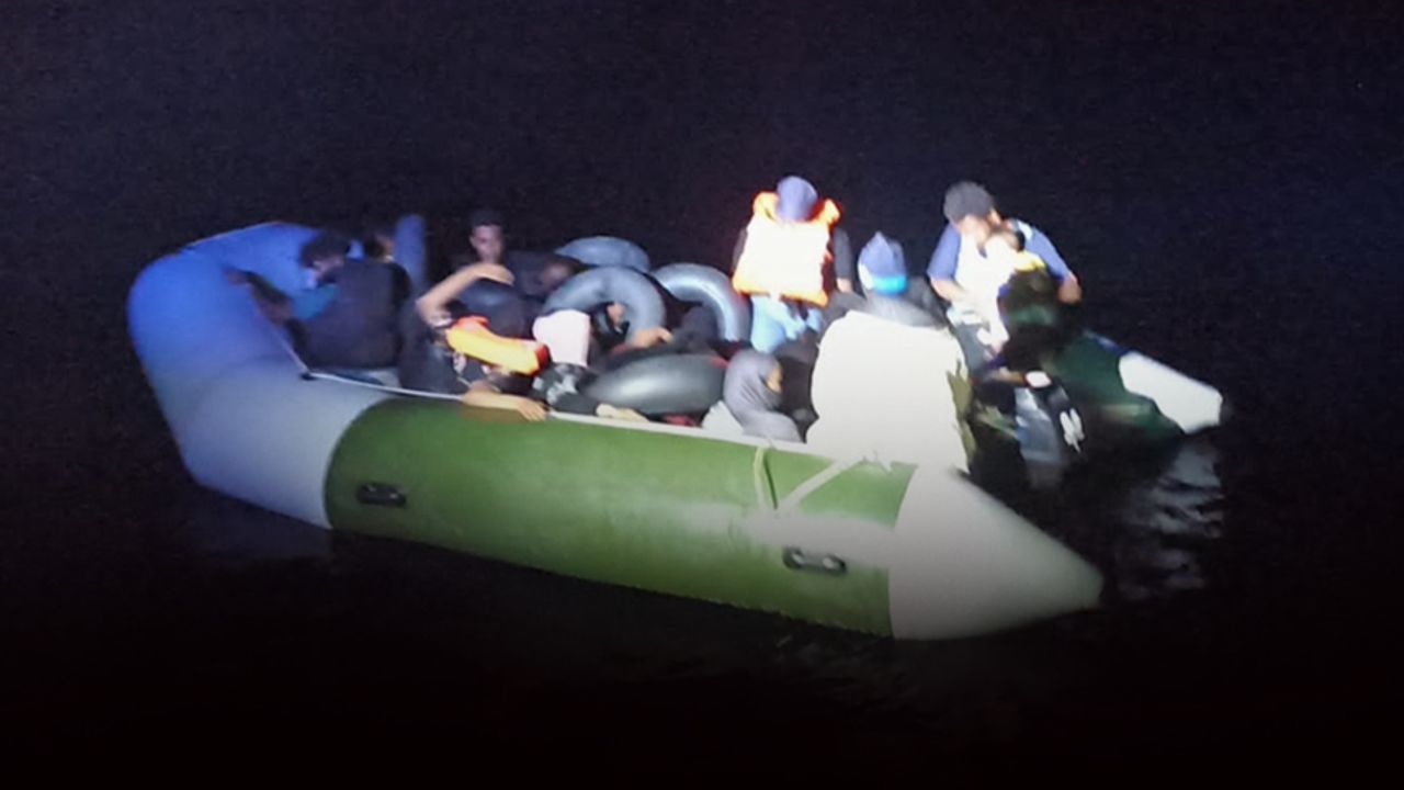 İzmir açıklarında kaçak göçmen avı... 51 kişi yakalandı!