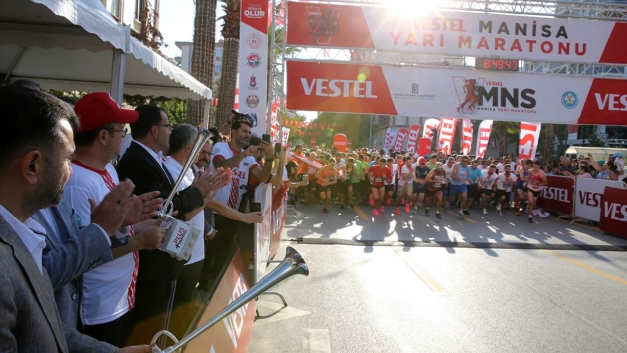 2. Uluslararası Vestel Manisa Yarı Maratonu koşuldu