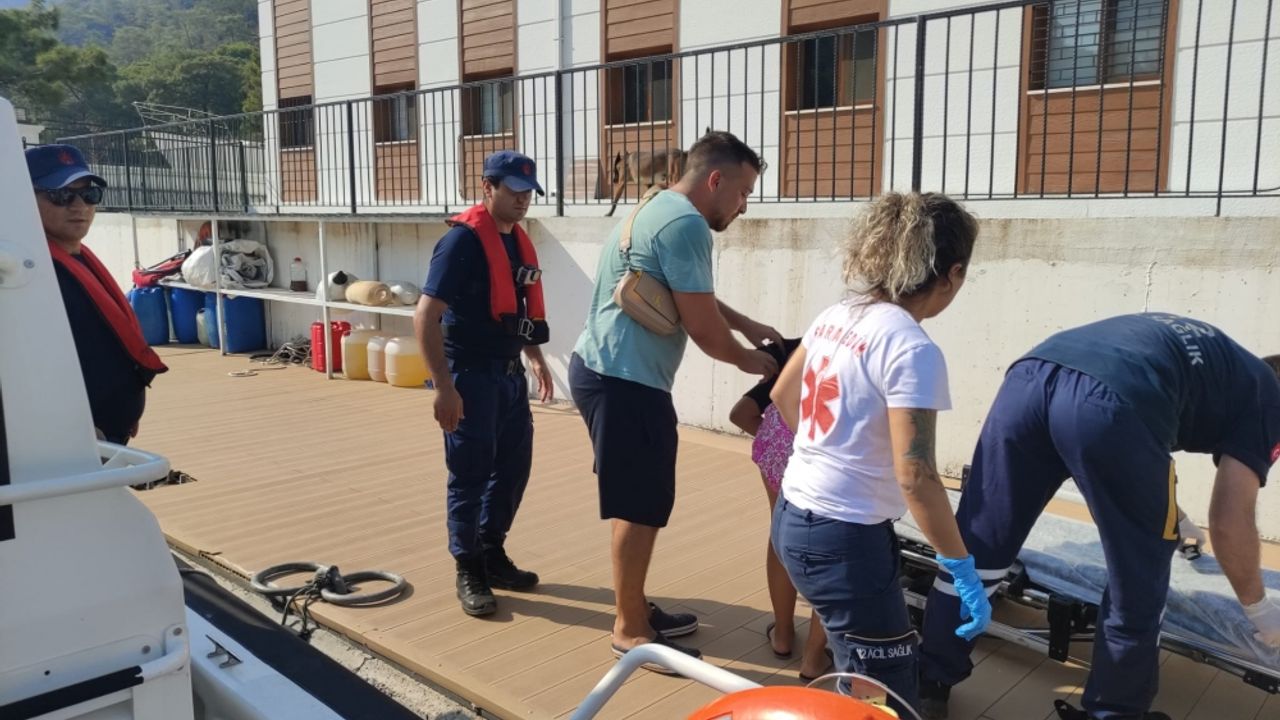 Fethiye açıklarındaki teknede yaralanan kişiye tıbbi tahliye
