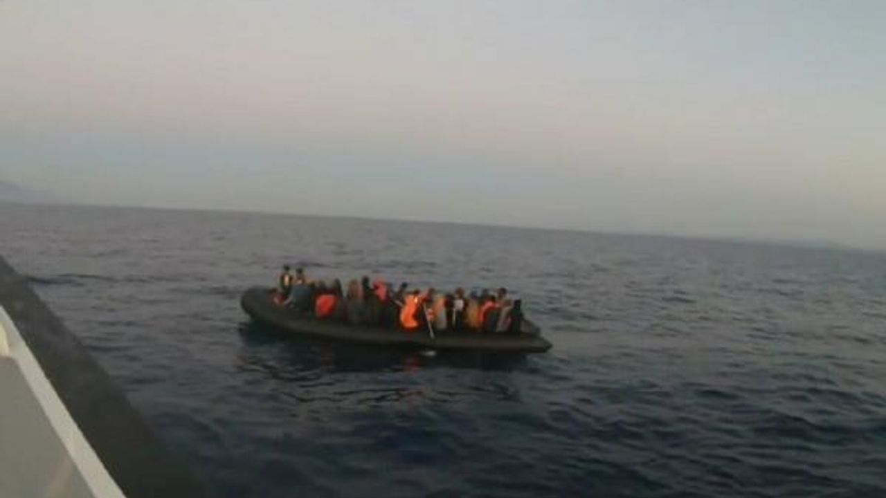 Kuşadası'nda 53 kaçak göçmen kurtarıldı