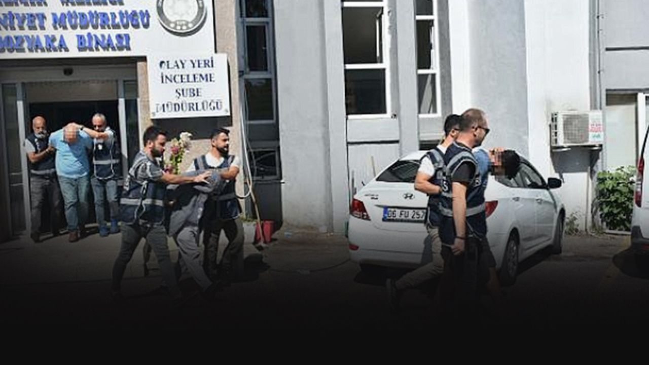 İzmir'de gasbettikleri  aracı satarken yakalandılar... 3 kişi tutuklandı