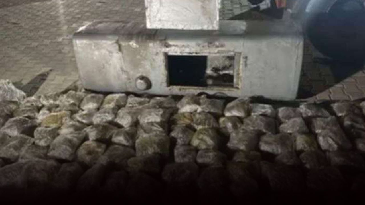 İzmir'de TIR'ın akaryakıt deposuna kilolarca saklamışlar... 57 kilo uyuşturucu ele geçirildi