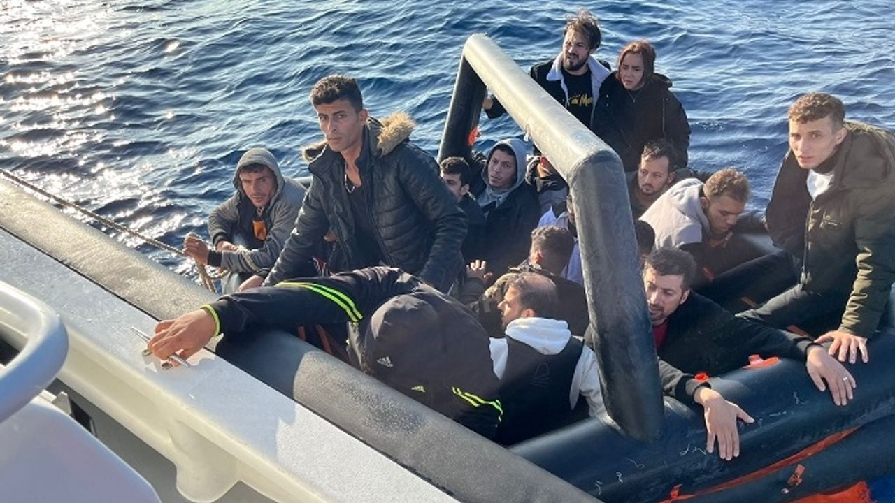 Bodrum açıklarında 19 düzensiz göçmen kurtarıldı