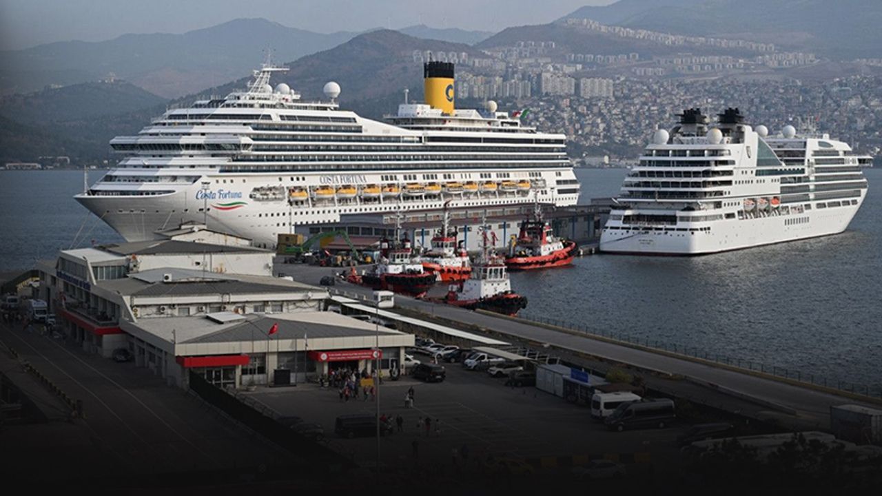 İzmir turizmine kruvaziyer desteği...  İki dev yolcu gemisi limana yanaştı