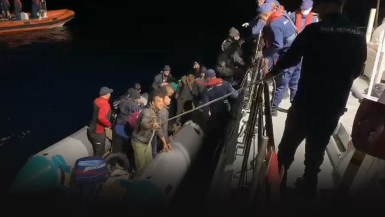 İzmir açıklarında 94 düzensiz göçmen yakalandı