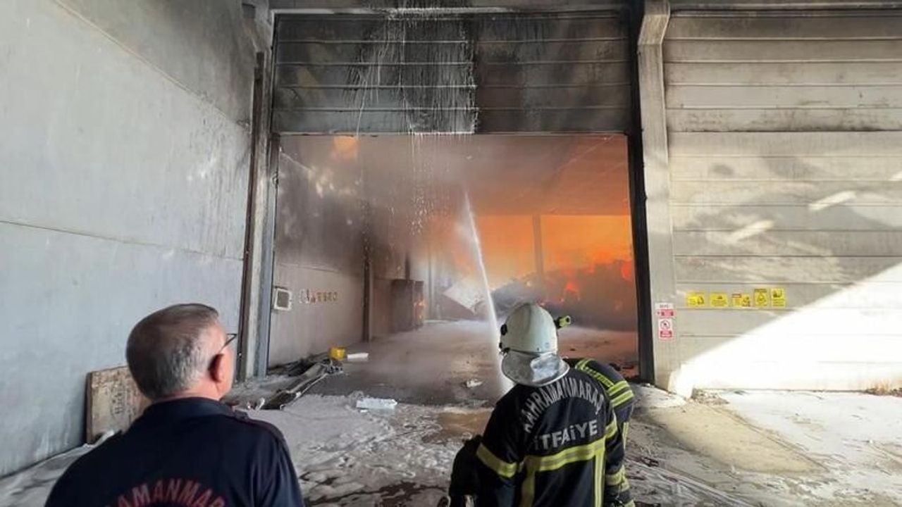 Tekstil fabrikasının deposunda çıkan yangın kontrol altına alındı