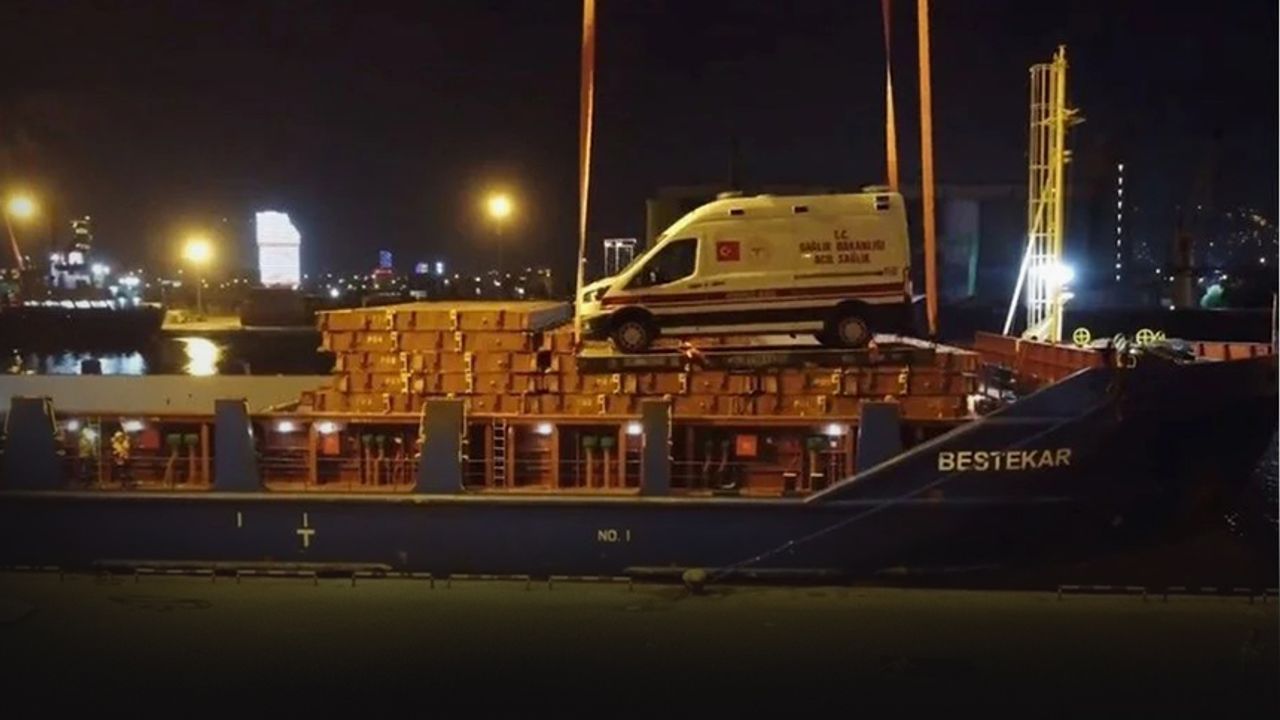 Gazze'ye sağlık malzemeleri taşıyacak gemi İzmir'den yola çıktı
