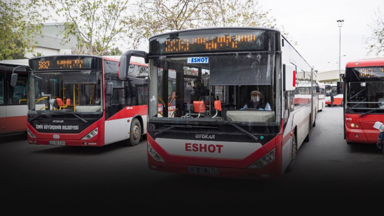 İzmir'de otobüs şoförü çift nikahlarına da belediye otobüsüyle gitti