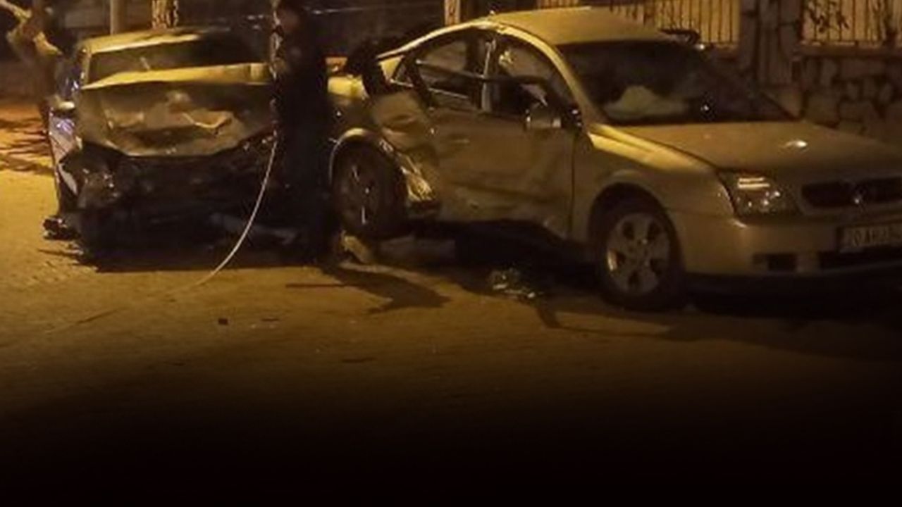 İki otomobilin çarpıştı... Kazada 8 kişi yaralandı