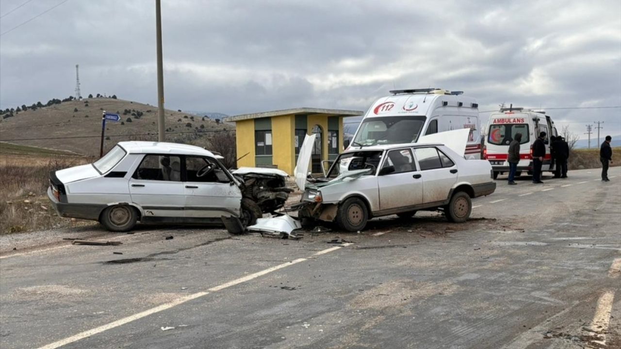 Afyonkarahisar'da trafik kazalarında 10 kişi yaralandı
