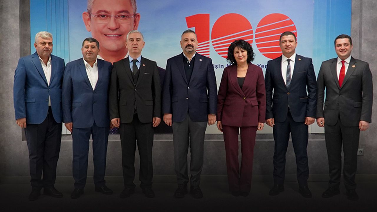 Aslanoğlu'ndan belediye başkan adaylarıyla ilk zirve...  "Biz çalışacağız kazanan İzmir olacak"