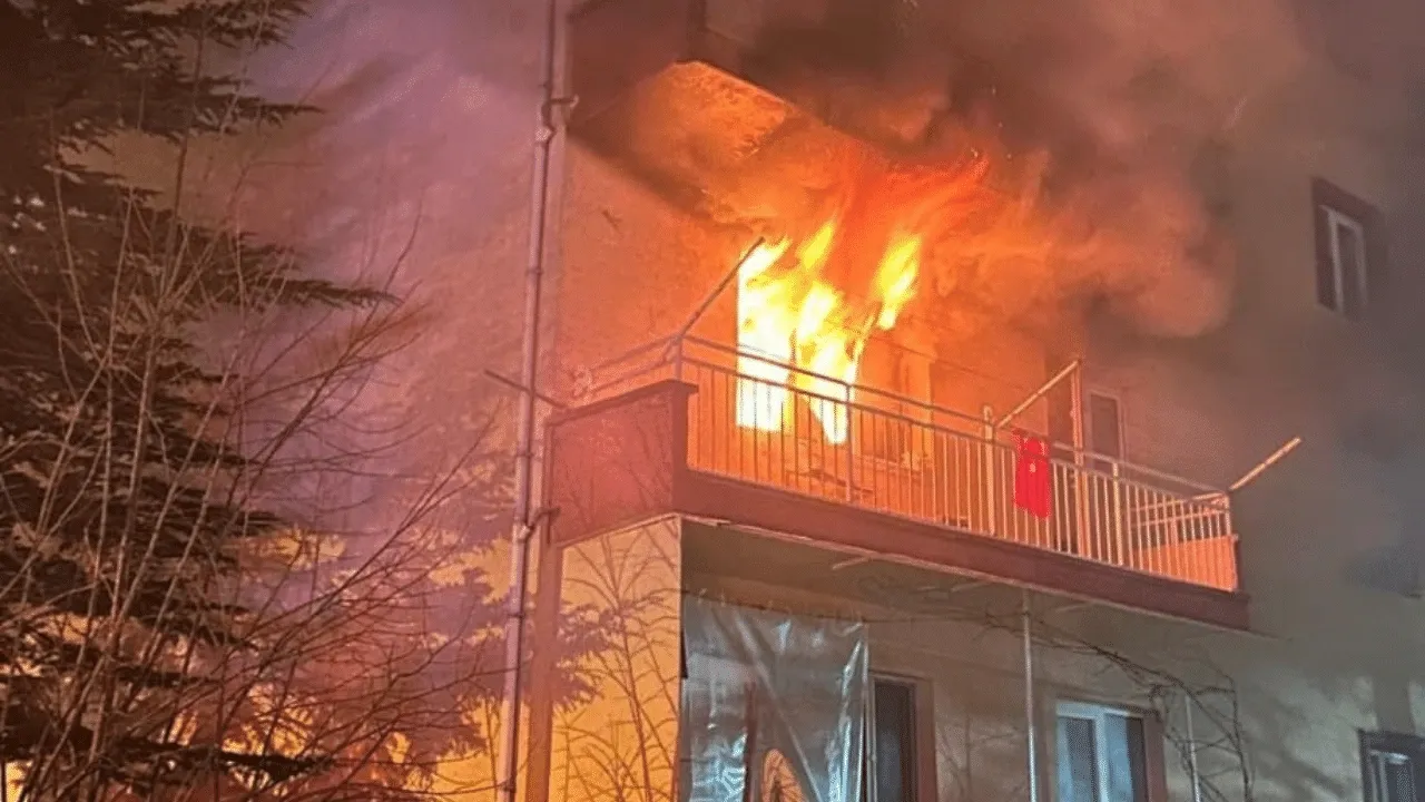 6 katlı apartmanda yangın çıktı... Bir kişi dumandan etkilendi