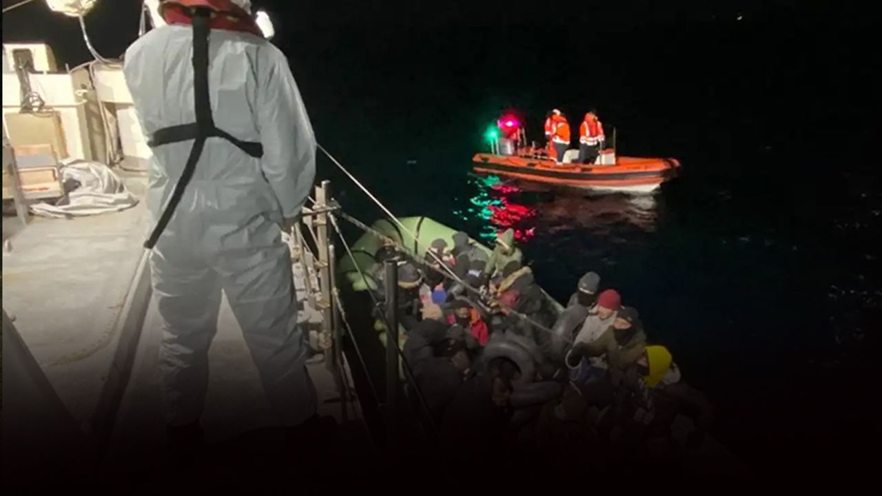 İzmir açıklarında 58 düzensiz göçmen yakalandı