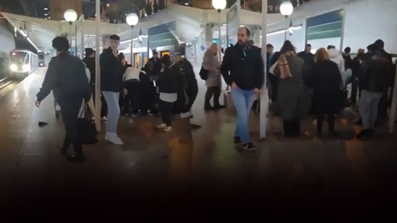 İzmir'de metro istasyonunda bıçaklı kavga! 1 kişi hayatını kaybetti