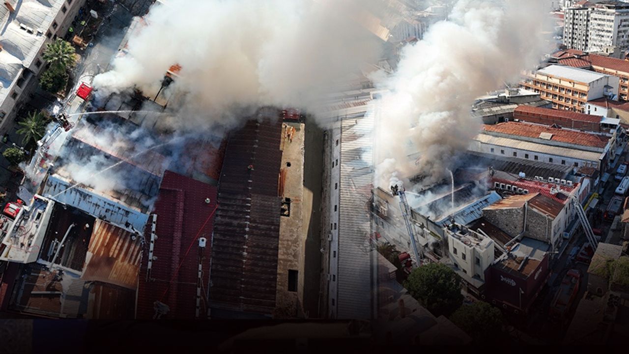 İzmir'in göbeğindeki büyük yangına İzmir İtfaiyesi'nden 6 dakikada müdahale