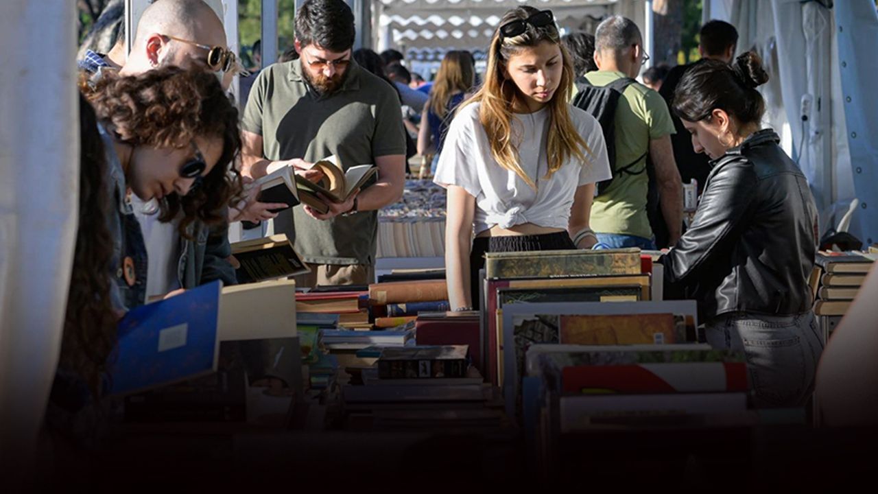 İzmirliler Kitap Fuarı’na akın etti!
