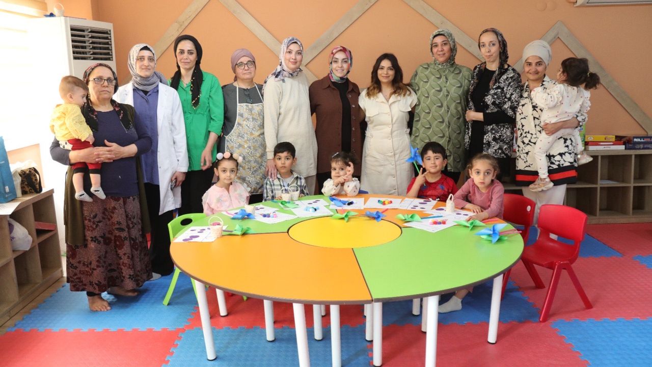 Bayraklı'da anneler üretiyor, çocuklar keşfediyor