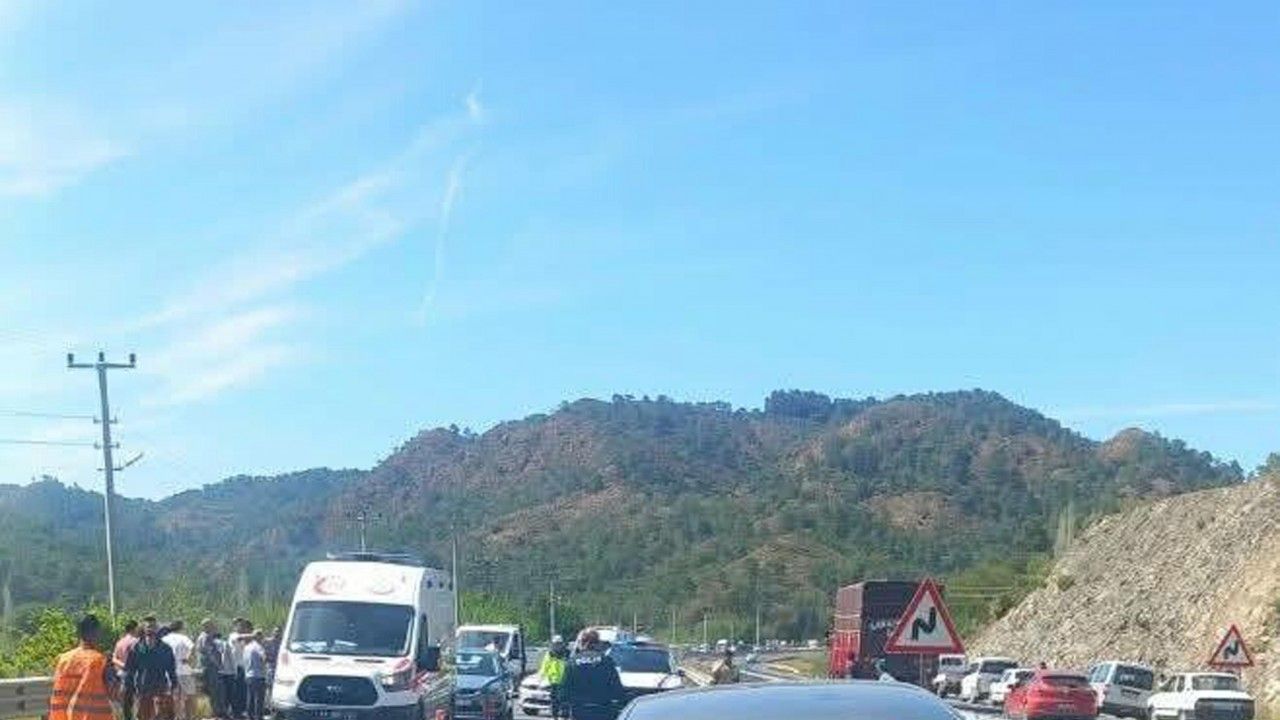 Otomobilin çarptığı motosikletteki çift öldü