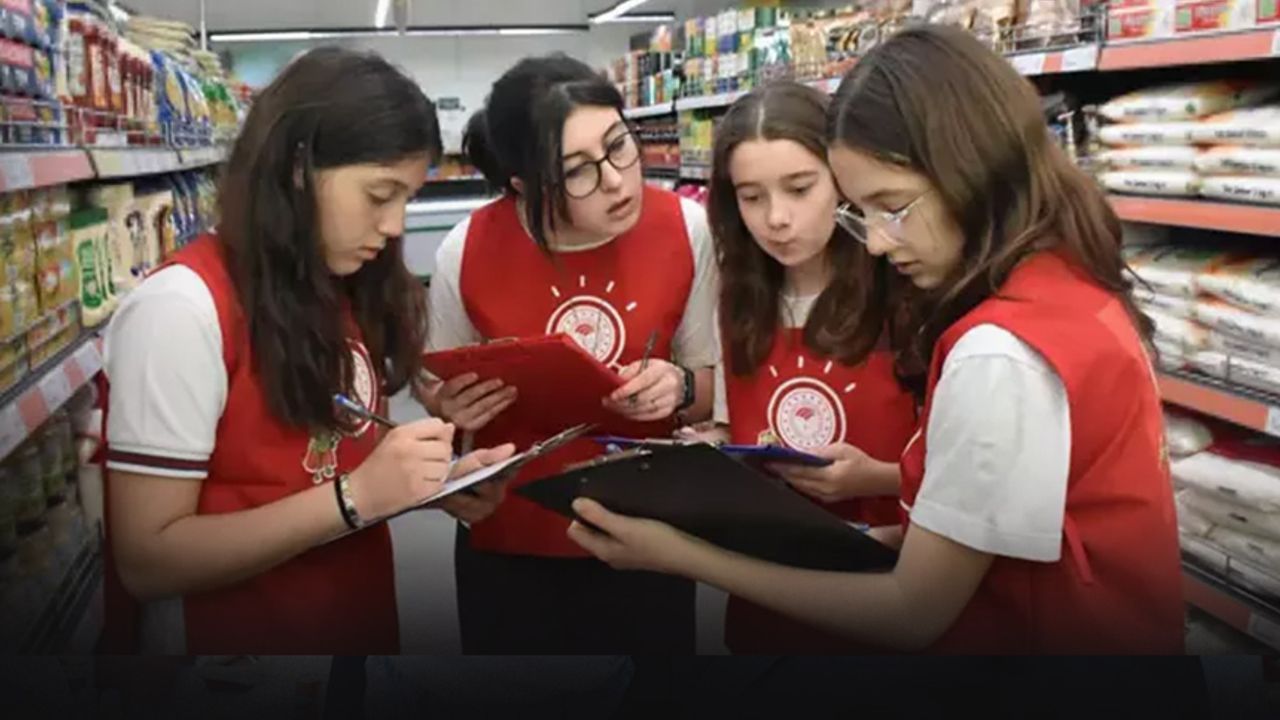 Minik denetmenler gıda güvenliği için İzmir sokaklarında